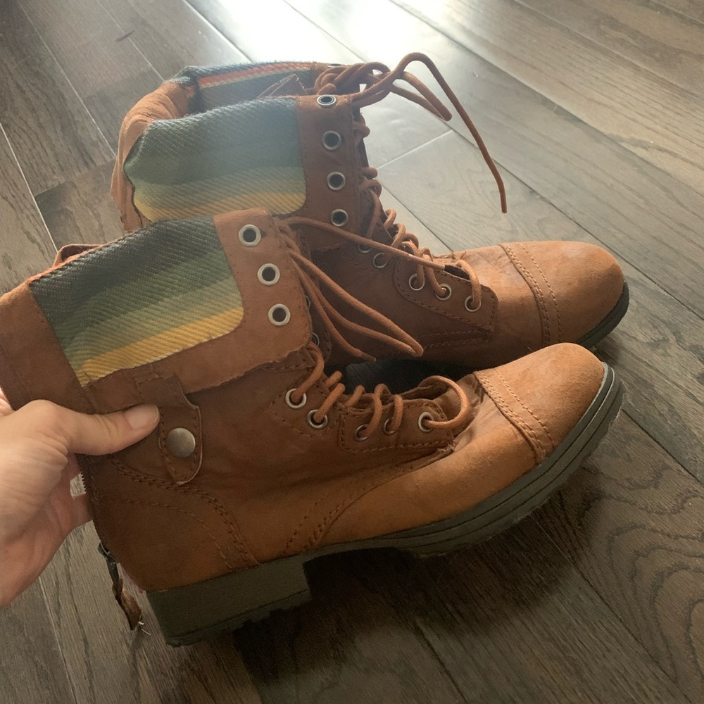 Cute above the ankle boots that can be converted to mid-calf boots. Only worn 1x